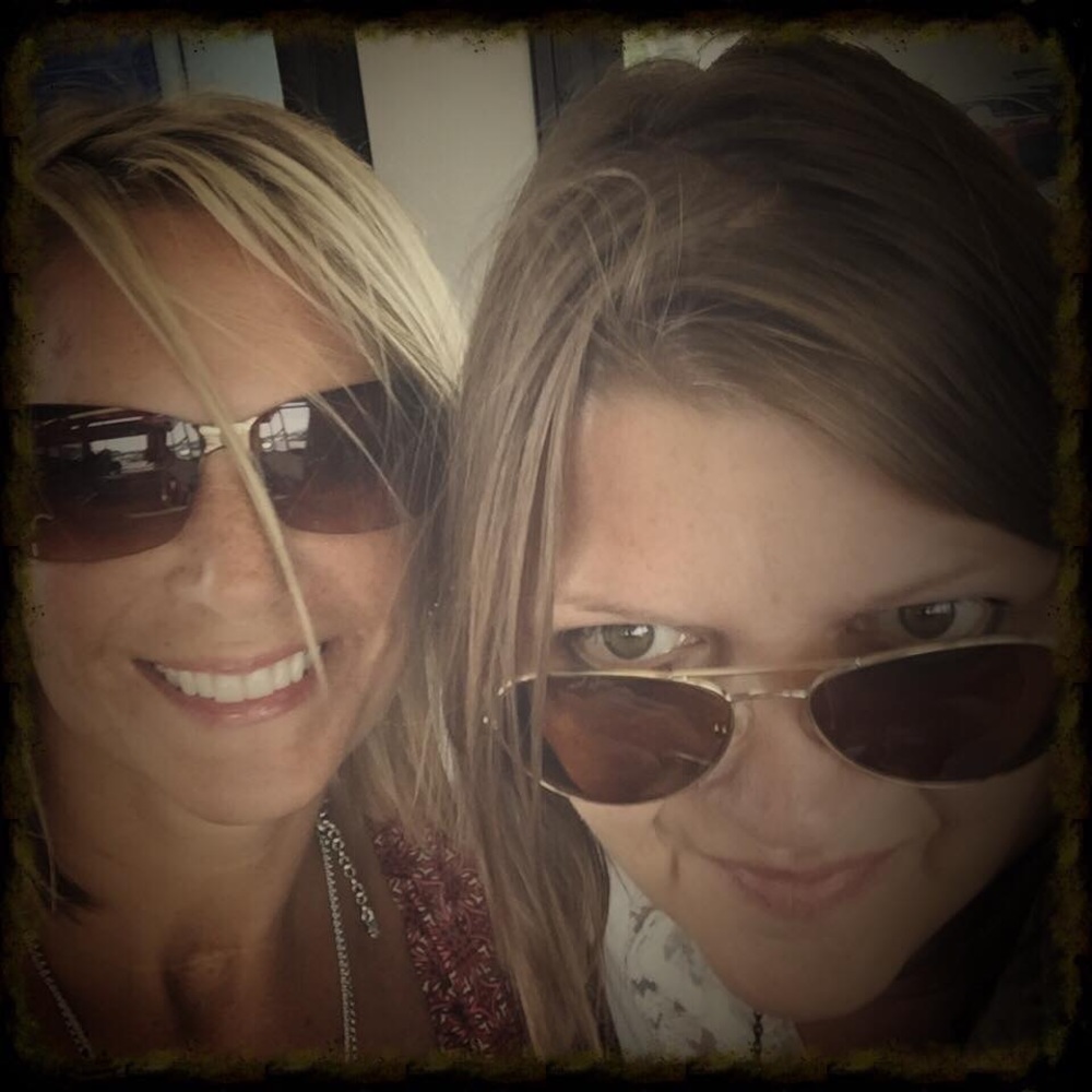 Meet your Poshers, Paige & Dana